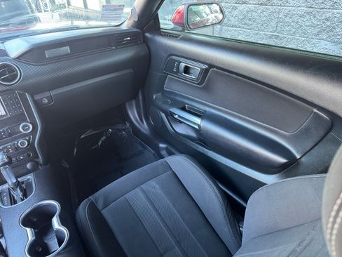Used 2019 Ford Mustang Convertible RWD image 21