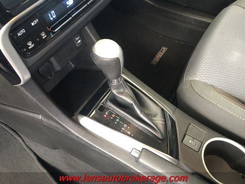 Used 2018 Toyota Corolla LE FWD image 15