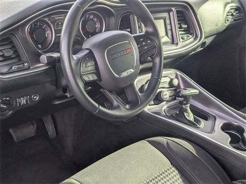 Used 2016 Dodge Challenger SXT image 16