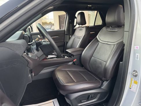 Used 2025 Ford Explorer Platinum image 10