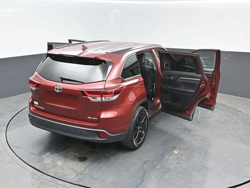 Used 2019 Toyota Highlander SE image 26