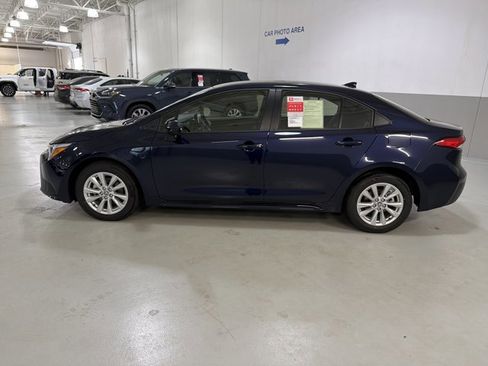 Used 2026 Toyota Corolla LE w/ LE Premium Package image 5