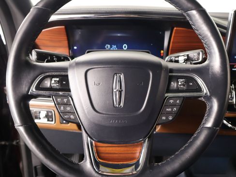 Used 2023 Lincoln Navigator Reserve AWD/4WD image 3