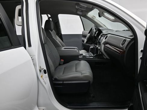 Used 2016 Toyota Tundra Limited w/ Limited Premium Package AWD/4WD image 26
