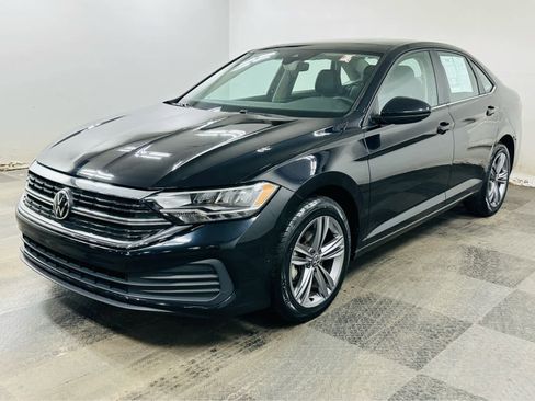 Certified 2023 Volkswagen Jetta SE w/ Panoramic Sunroof Package FWD image 3