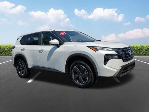 Used 2024 Nissan Rogue SV FWD image 2