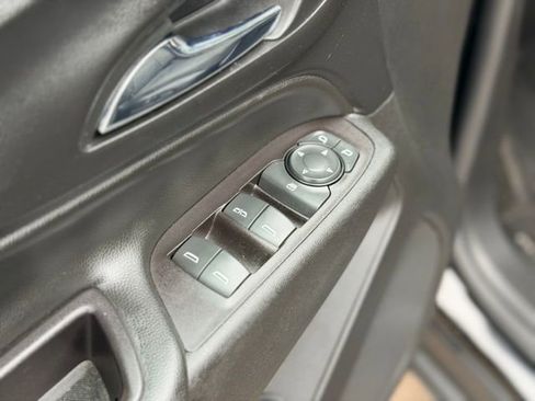 Used 2019 Chevrolet Equinox LT w/ Driver Convenience Package image 21