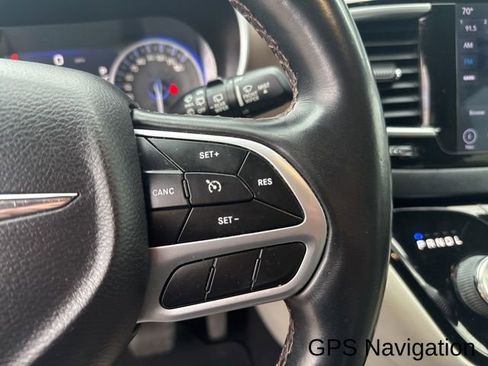 Used 2018 Chrysler Pacifica Touring-L Plus FWD image 16