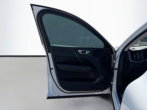 Used 2023 Volvo XC60 B5 Ultimate w/ Climate Package image 23