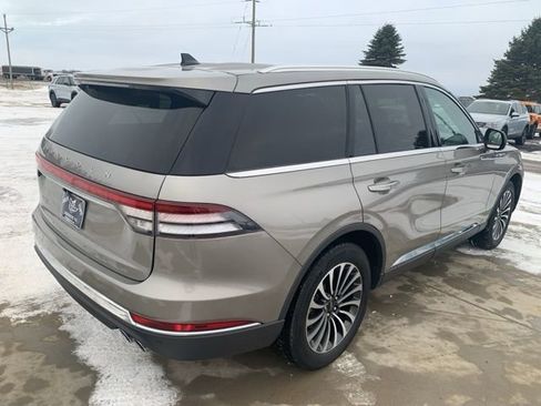 Used 2023 Lincoln Aviator AWD w/ Premium Package image 6