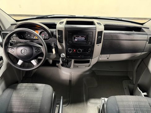 Used 2018 Mercedes-Benz Sprinter 2500 image 44