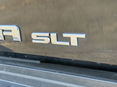 Used 2011 GMC Sierra 2500 SLT w/ SLT Convenience Package image 10