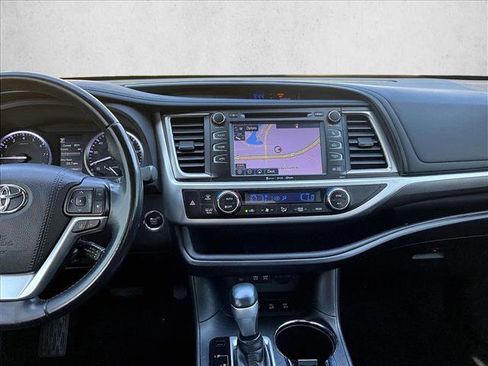 Used 2018 Toyota Highlander SE AWD/4WD image 8