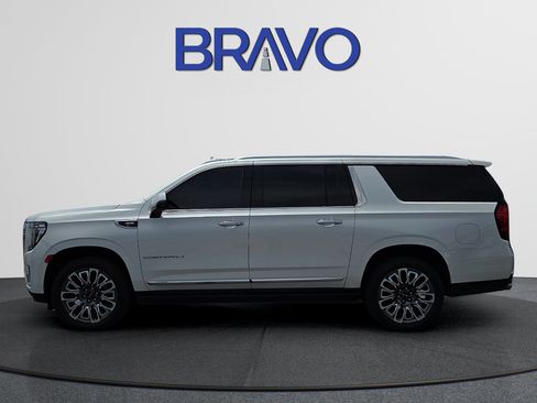 Used 2023 GMC Yukon XL Denali AWD/4WD image 2