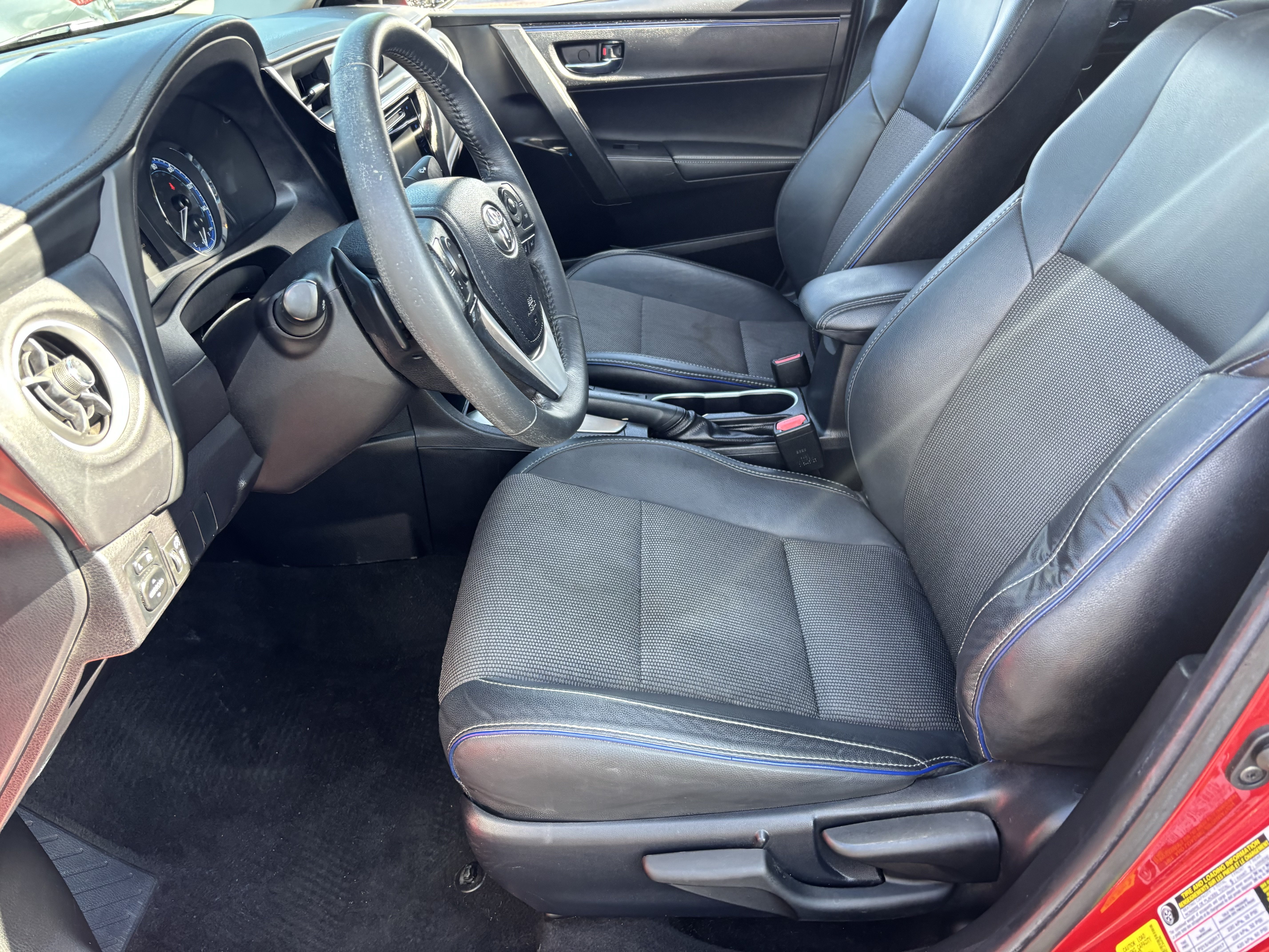 Used 2018 Toyota Corolla SE w/ Carpet Mat Package (TMS) FWD image 16