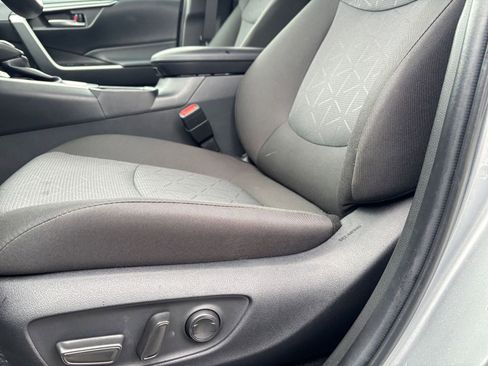 Used 2025 Toyota RAV4 XLE image 27