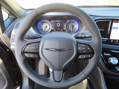 New 2026 Chrysler Pacifica Limited w/ S Appearance Package