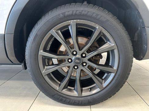 Used 2018 Ford Explorer XLT w/ Equipment Group 202A image 8