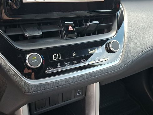Used 2023 Toyota Corolla Cross AWD Hybrid image 15