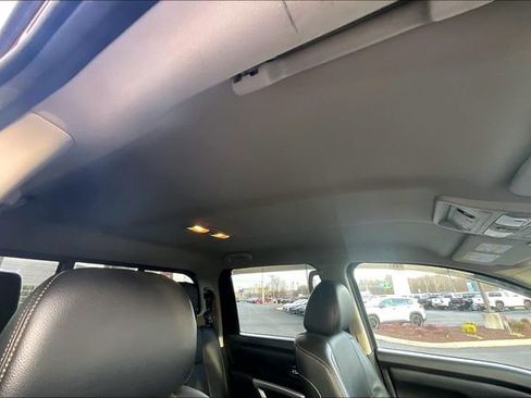 Used 2016 Nissan Titan SL image 22