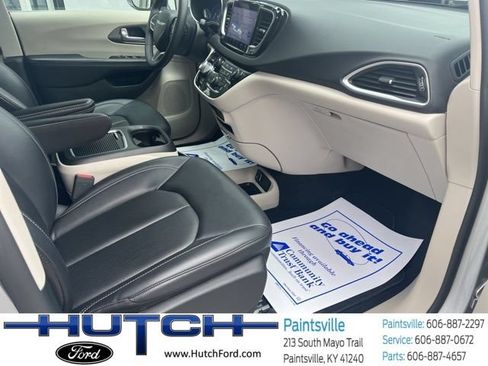 Used 2024 Chrysler Pacifica Touring-L FWD image 53