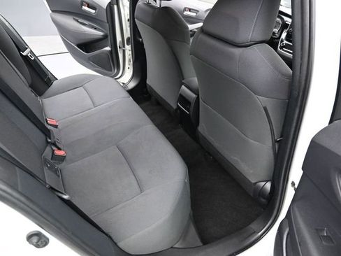 Used 2021 Toyota Corolla LE image 12