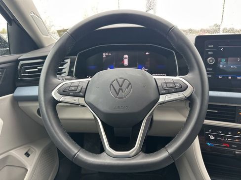 Used 2025 Volkswagen Jetta SE w/ Sunroof Package FWD image 17