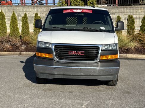 Used 2022 GMC Savana 2500 image 3