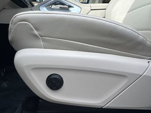 Used 2024 Mercedes-Benz GLE 450 4MATIC image 43