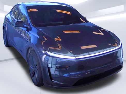 Used 2026 Tesla Model Y 2WD image 1