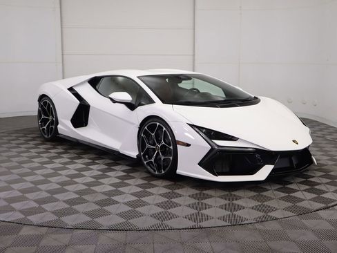 Used 2024 Lamborghini Revuelto image 3