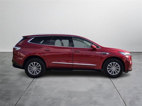 Used 2023 Buick Enclave Essence image 5
