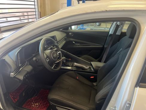 Used 2022 Hyundai Elantra SEL FWD image 4