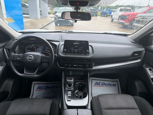 Used 2025 Nissan Rogue SV FWD image 27