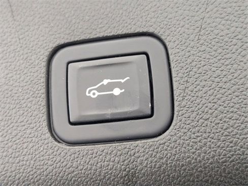 Used 2021 GMC Yukon XL AT4 image 32