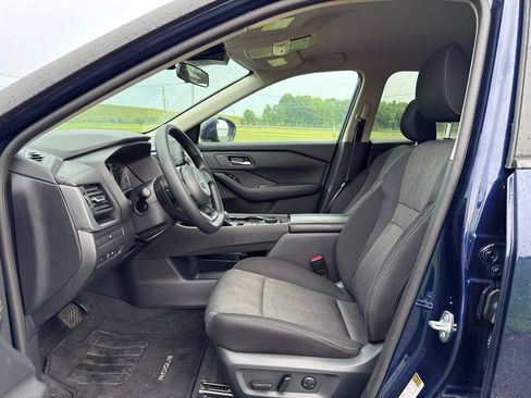 Used 2024 Nissan Rogue SV AWD/4WD image 2