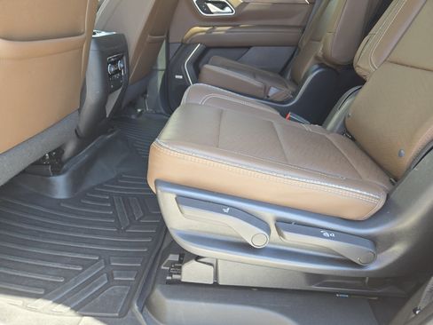 Used 2023 Chevrolet Tahoe High Country w/ Premium Package 2 RWD image 33