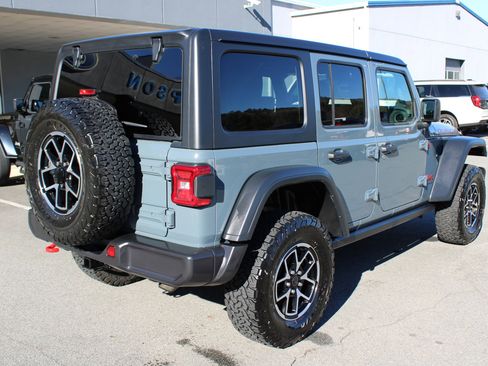 Used 2025 Jeep Wrangler Unlimited Rubicon image 3