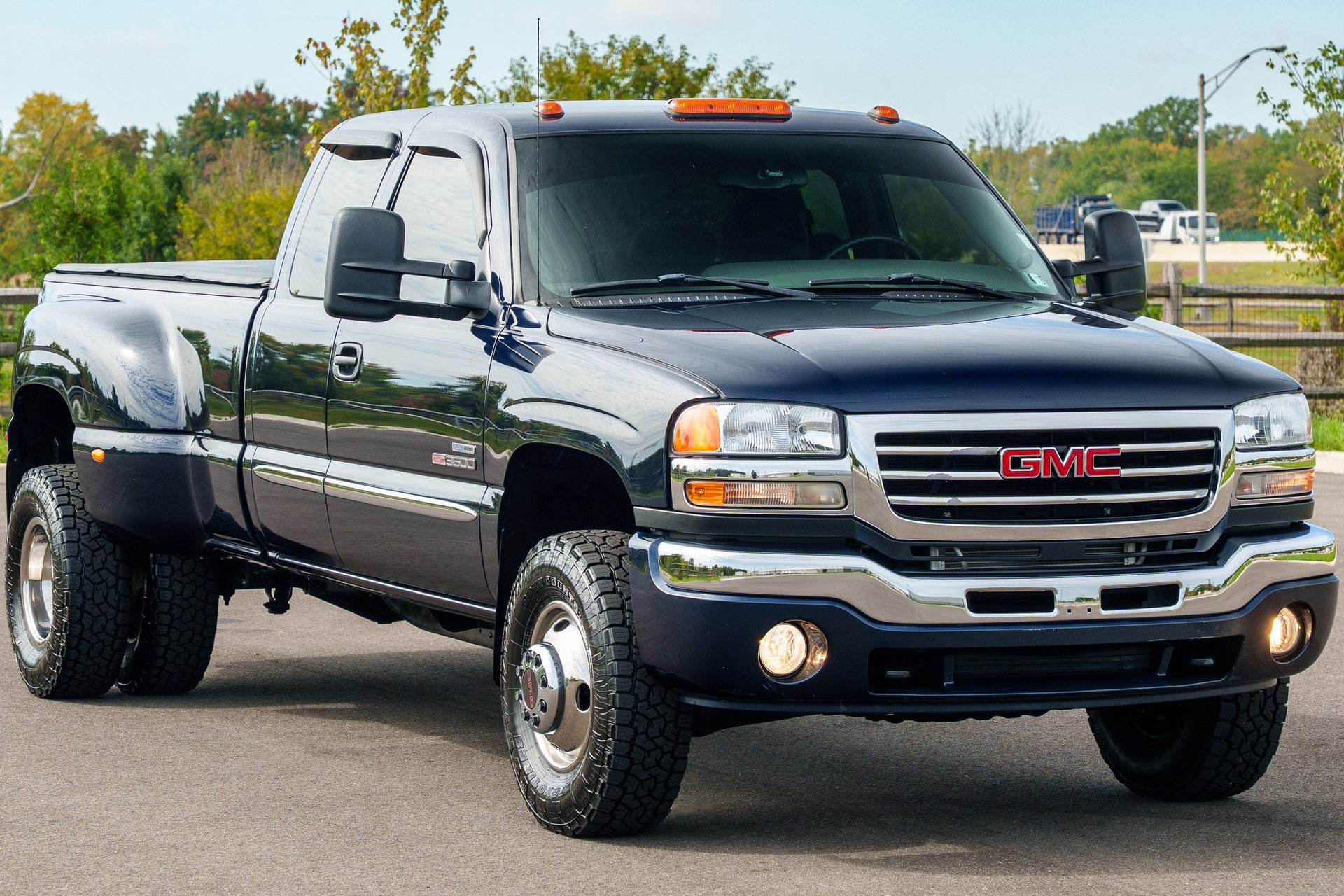 Used 2006 GMC Sierra 3500 SLE w/ Heavy-Duty Power Package AWD/4WD image 8