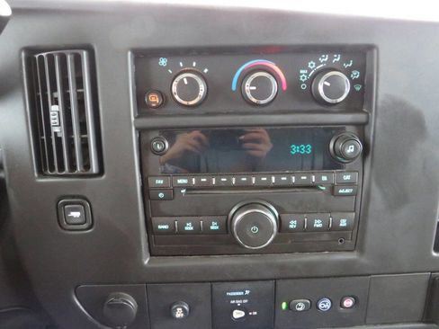 Used 2016 Chevrolet Express 3500 Extended image 15