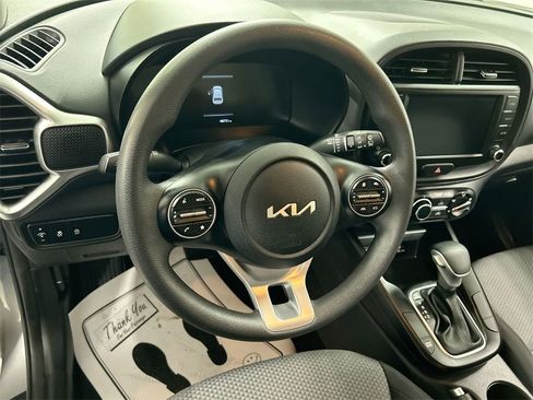 Certified 2023 Kia Soul LX image 4