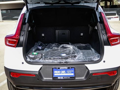 New 2026 Volvo XC40 B5 Plus w/ Protection Package Premier image 28