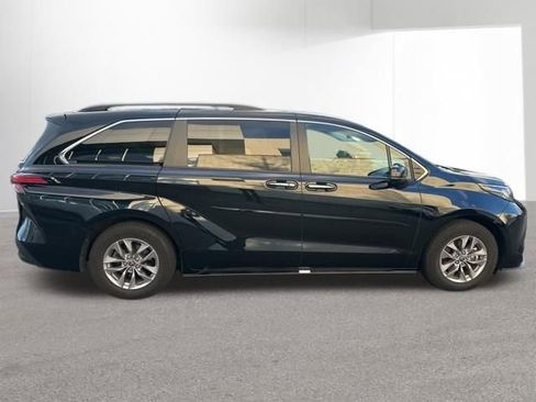 Certified 2022 Toyota Sienna XLE w/ XLE Plus Package image 7