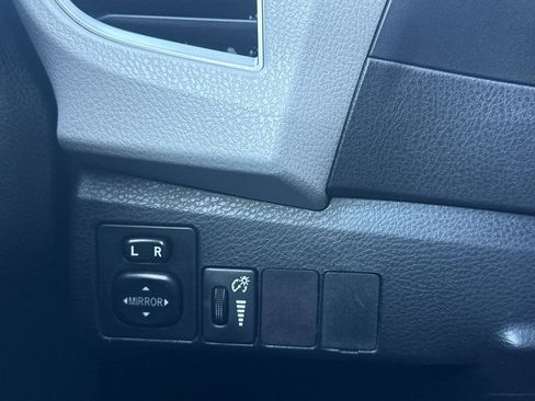 Used 2016 Toyota Corolla LE image 26