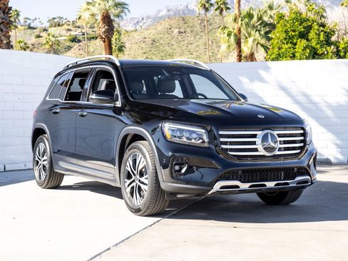 Used 2025 Mercedes-Benz GLB 250 image 2