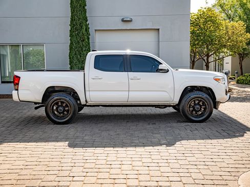 Used 2018 Toyota Tacoma SR w/ SR Convenience Package RWD image 4