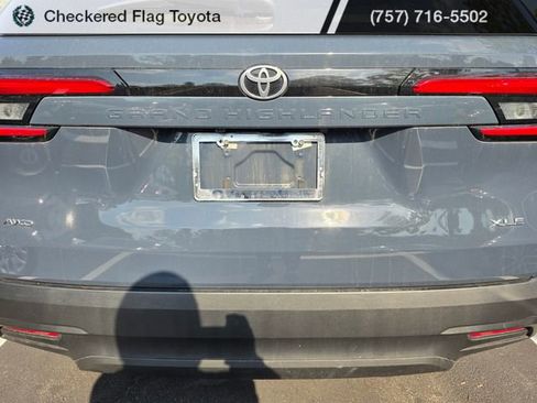Used 2024 Toyota Grand Highlander AWD image 7