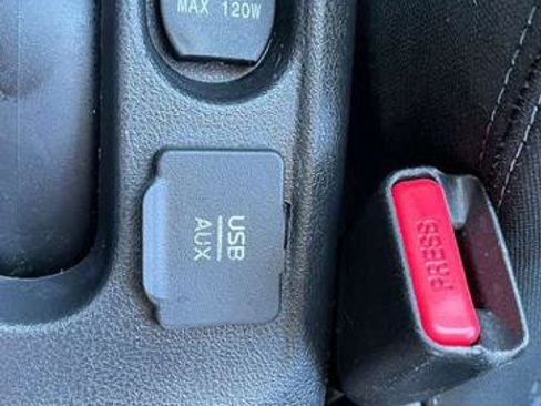 Used 2015 Nissan Versa Note SV image 30