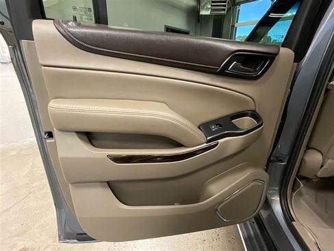 Used 2018 GMC Yukon XL SLT w/ Premium Edition AWD/4WD image 25