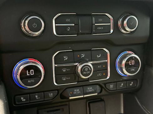 Used 2021 GMC Yukon AT4 w/ Technology Package AWD/4WD image 23
